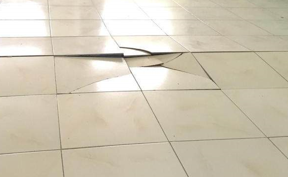 瓷砖地面出现空鼓起拱原因有哪些呢(瓷砖地面出现空鼓起拱原因有哪些呢视频)