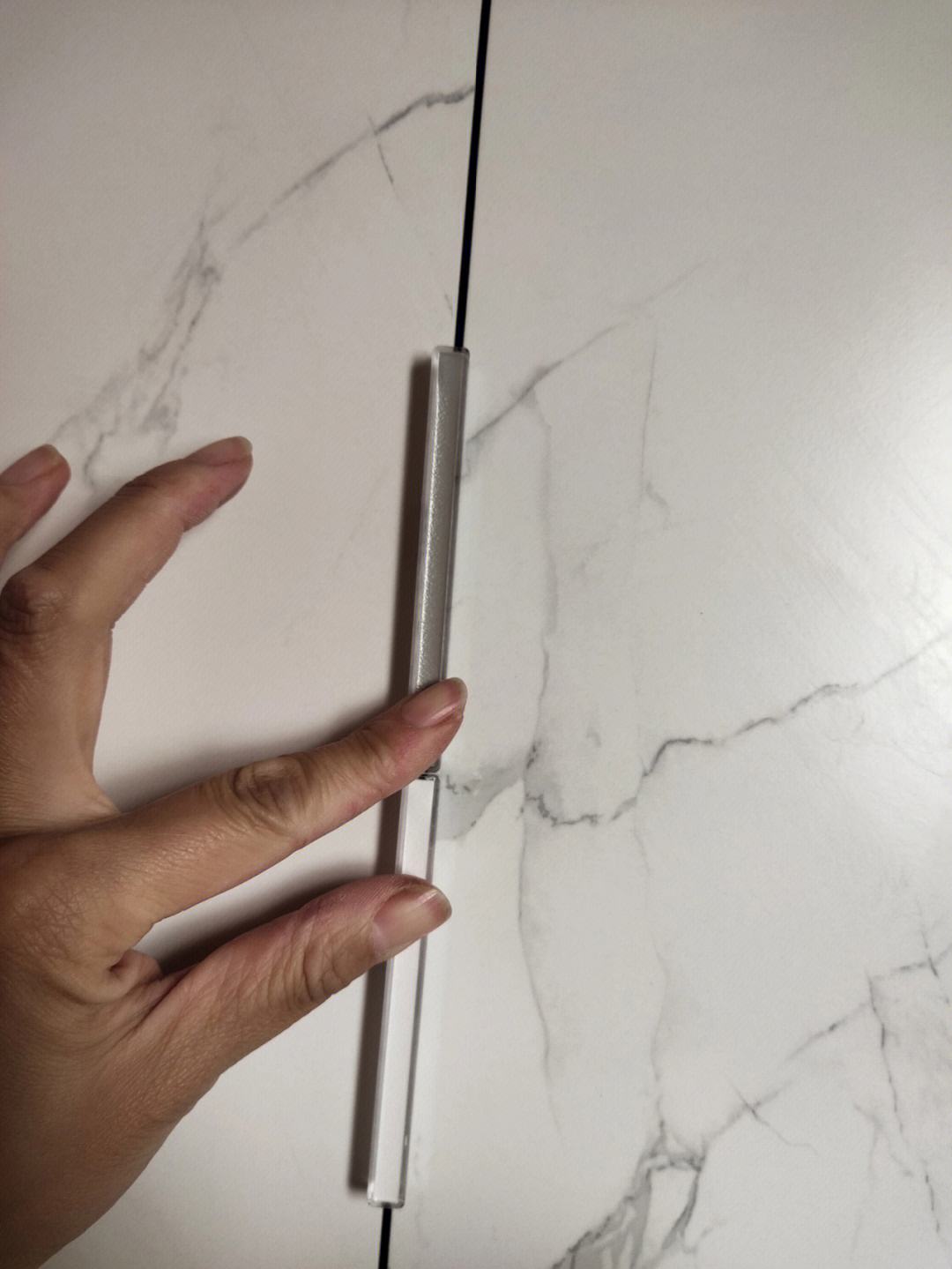 墙砖破损修复视频教程下载(墙面瓷砖破损有什么修补方法)